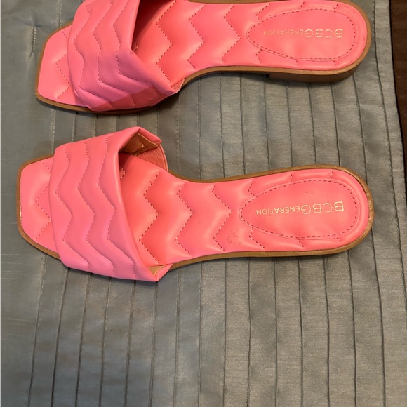 These BCBG Generation flip flops are hot pink.  NEW without tags  Never worn. - Picture 3 of 10